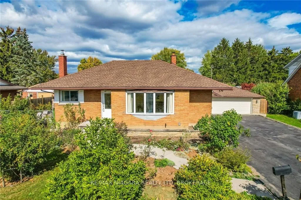 24 Coronation Dr, Port Colborne, ON L3K 3Z4