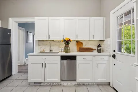 2 Francis St, Cambridge, ON N1S 1Z7