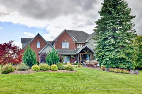 48 Palomino Dr, Hamilton, ON L0R 1H3