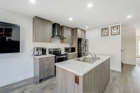 16 Roper Pl, Kitchener, ON N2R 1R2