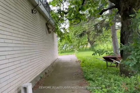 203 St Davids Rd, Thorold, ON L2V 4G2