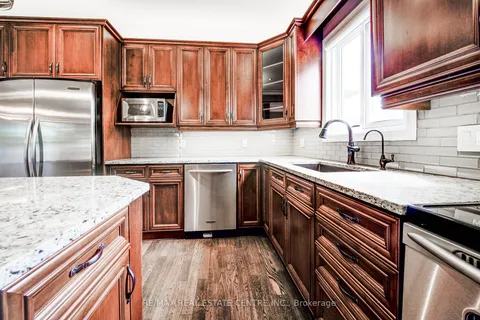 797 Paris Blvd, Waterloo, ON N2T 2Z2