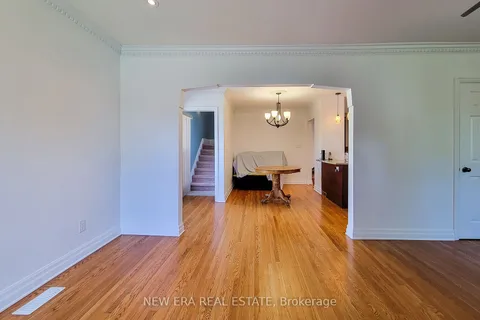 38 Haig St, St. Catharines, ON L2R 2K8