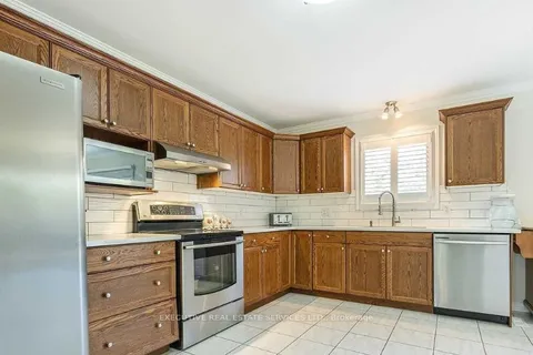 1556 Green Gables Rd, London, ON N6M 0A6