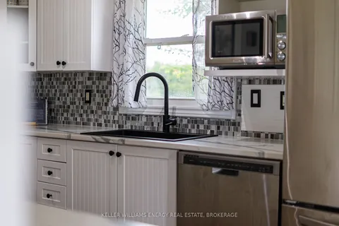 1331 Lakeside Dr, Prince Edward County, ON K0K 1T0