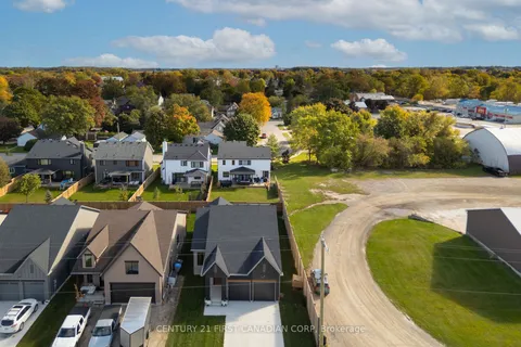 128 Scotts Dr, Lucan Biddulph, ON N0M 2J0