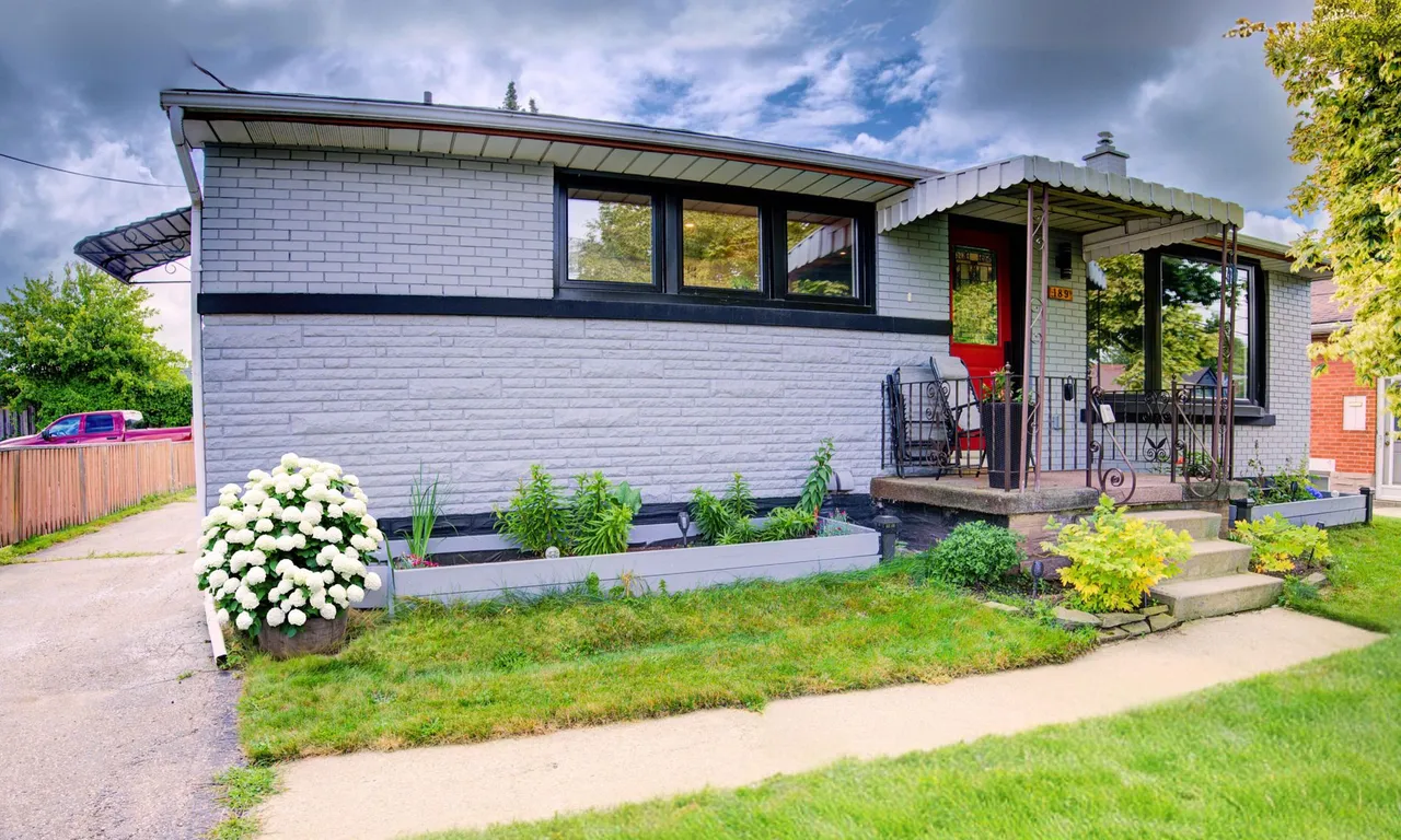 189 Union St, Waterloo, ON N2J 1C4