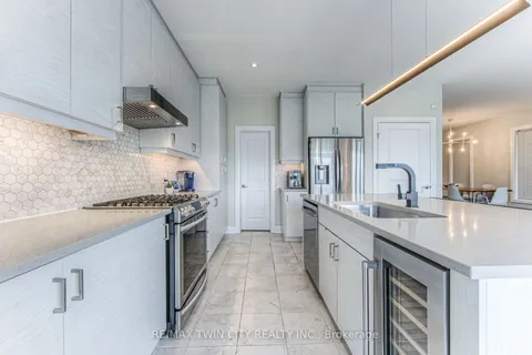 38 Ridgemount St, Kitchener, ON N2P 2L1