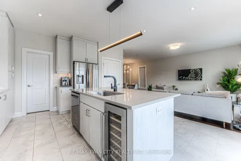 38 Ridgemount St, Kitchener, ON N2P 2L1