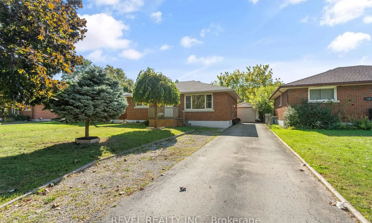 7488 Wanless St, Niagara Falls, ON L2H 1C9