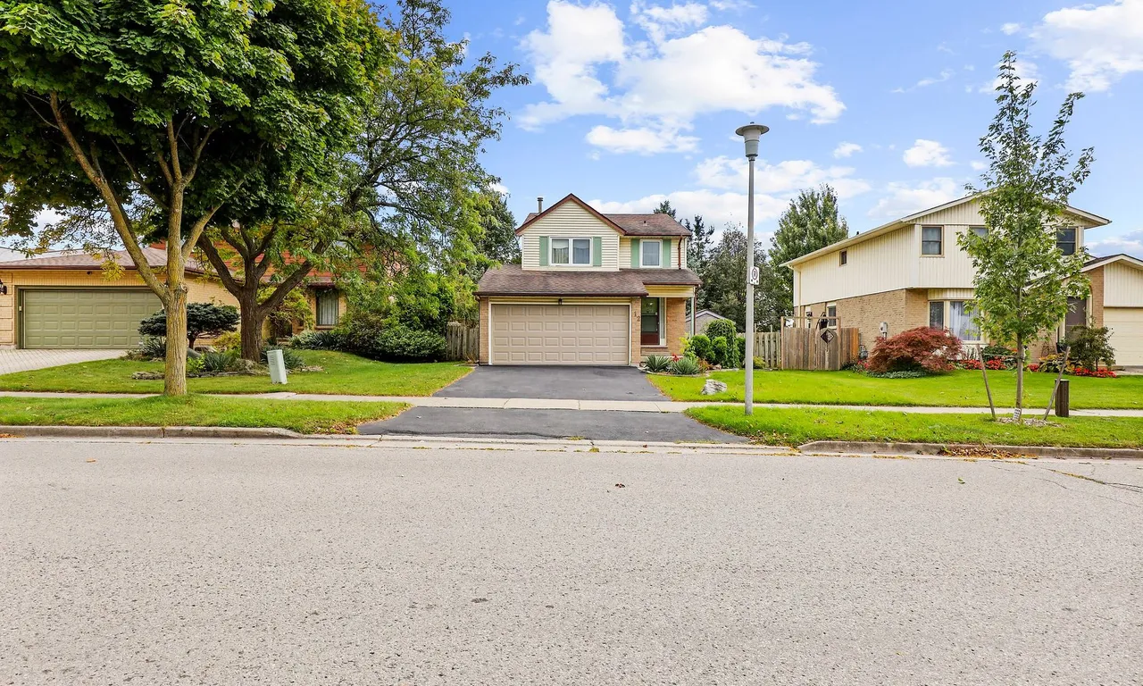 12 BEXHILL Dr, London, ON N6E 1W9