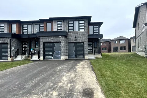 27 Wilkinson Ave, Cambridge, ON N1S 0C5