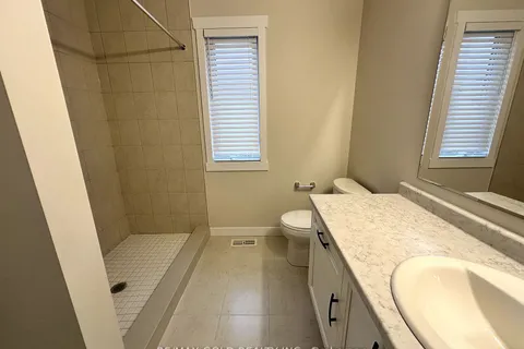 27 Wilkinson Ave, Cambridge, ON N1S 0C5