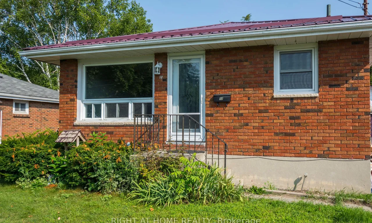 18 Harris Cres, Belleville, ON K8P 2M6