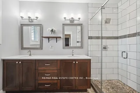 9738 DUNDAS St, Erin, ON N0B 1T0