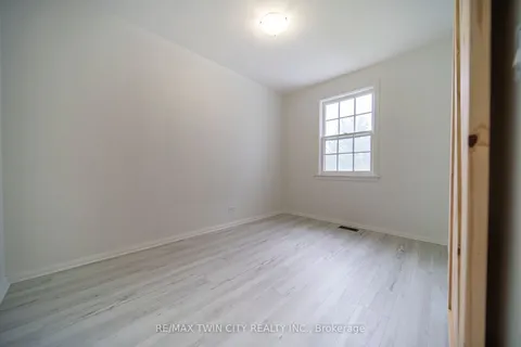 57 Norfolk Cres, Kitchener, ON N2M 3G4