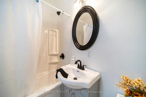 57 Norfolk Cres, Kitchener, ON N2M 3G4