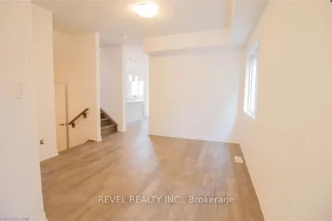 87 Caroline St, Welland, ON L3B 0J9