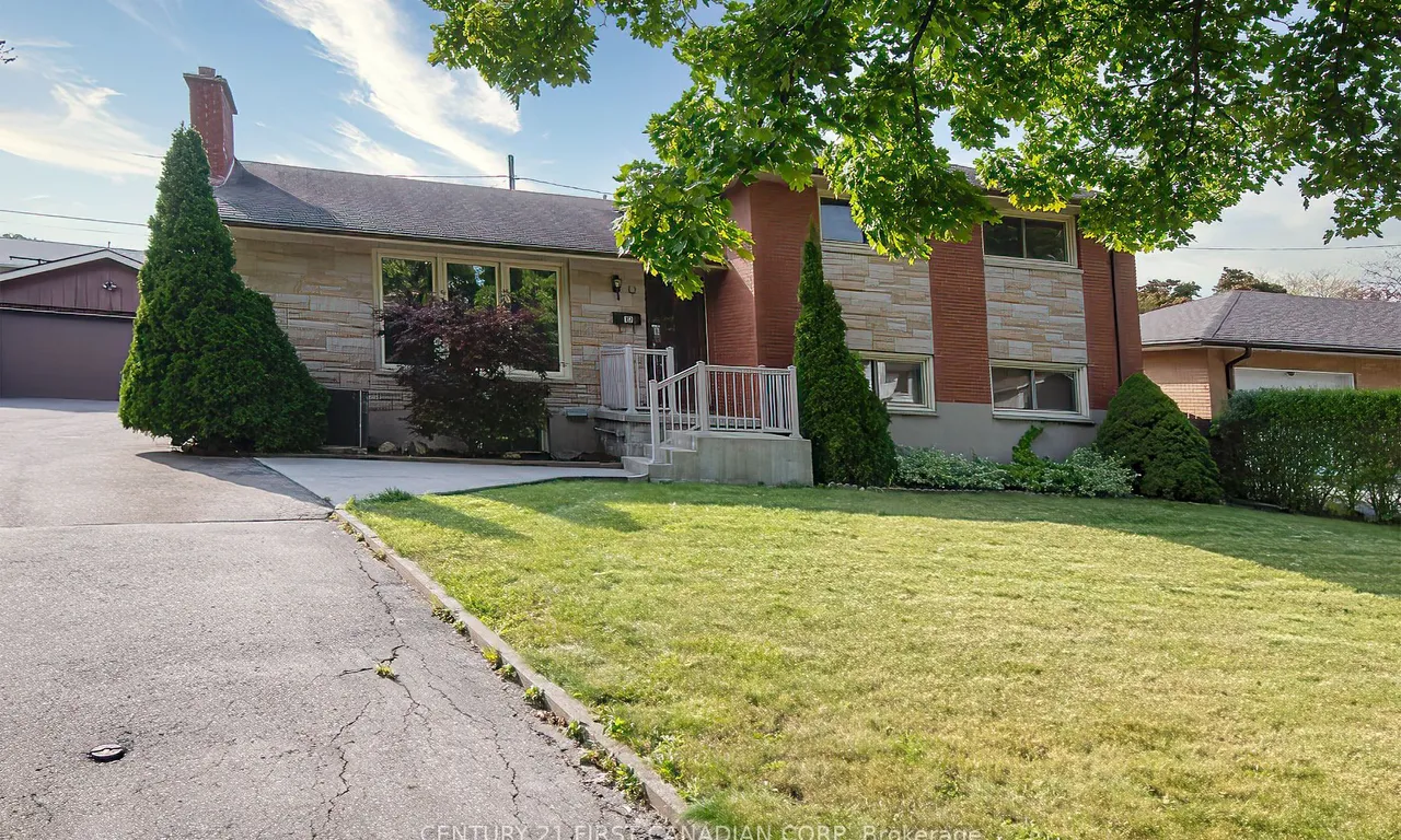 17 Stormont Dr, London, ON N5Z 3Z4