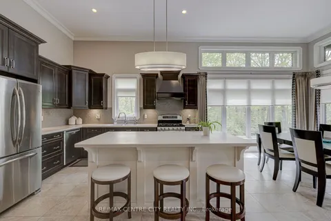 7 Drake Crt, Strathroy-Caradoc, ON N7G 0E1