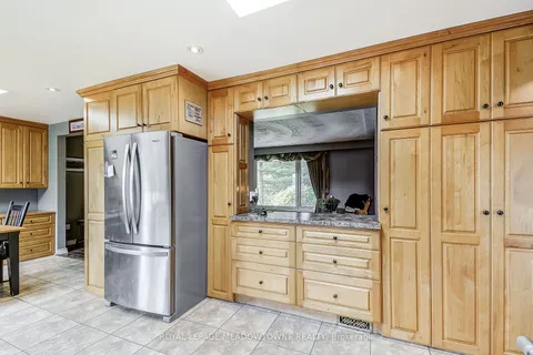 1602 Hwy 6, Hamilton, ON L8N 2Z7