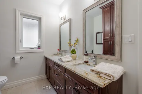 26 Elwood St, Strathroy-Caradoc, ON N7G 0G5