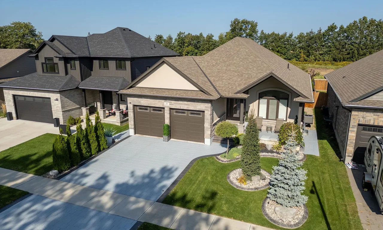 26 Elwood St, Strathroy-Caradoc, ON N7G 0G5