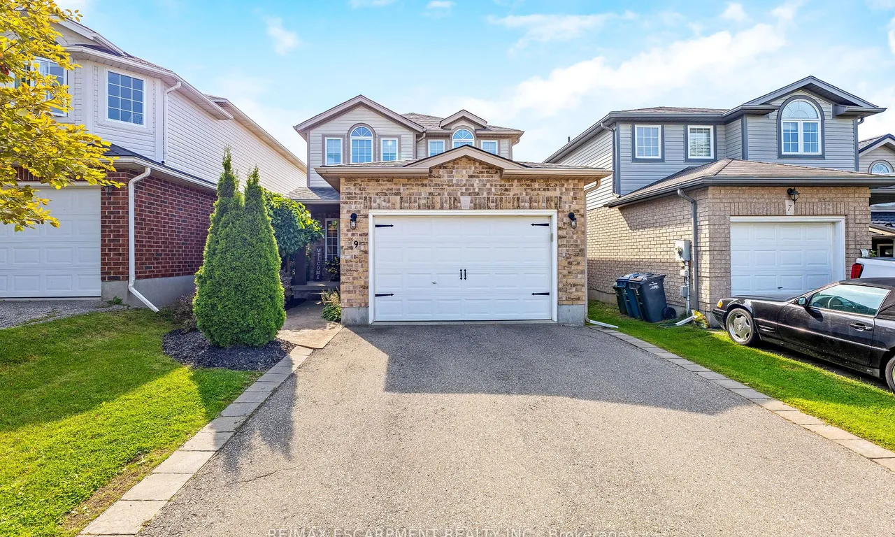 9 Warren St, Guelph, ON N1E 7K4