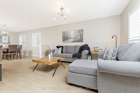 9 Warren St, Guelph, ON N1E 7K4