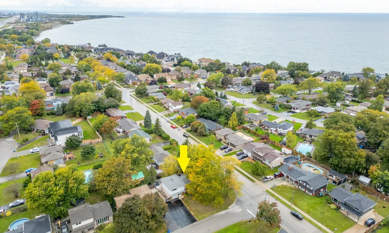 11 Centennial Dr, Grimsby, ON L3M 3V9