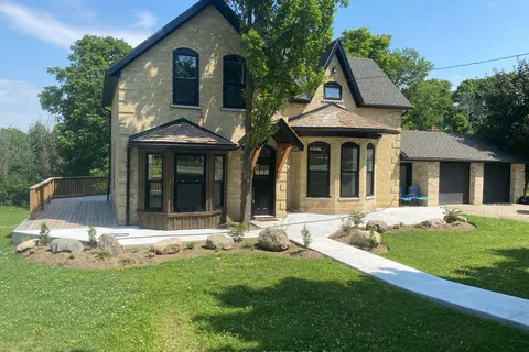 16 Hillcrest St, South Bruce, ON N0G 2S0