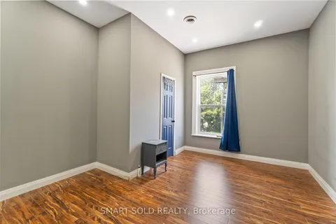 74 Bridge St, Belleville, ON K8P 1J2