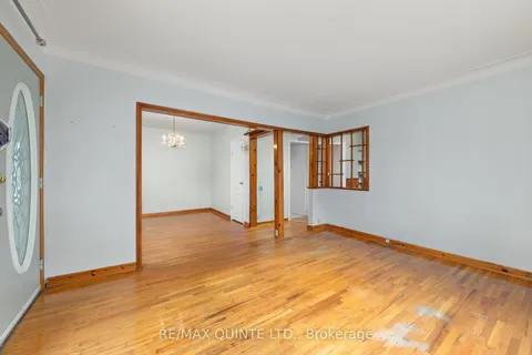 13 Valleyview Cres, Belleville, ON K8P 3E9