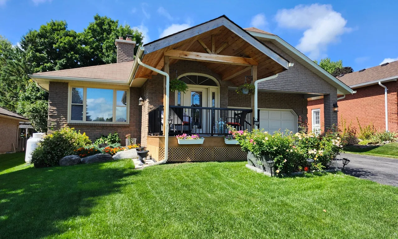 18 Russell Hill Rd, Kawartha Lakes, ON K0M 1A0