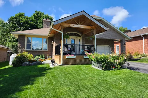 18 Russell Hill Rd, Kawartha Lakes, ON K0M 1A0