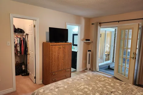 18 Russell Hill Rd, Kawartha Lakes, ON K0M 1A0