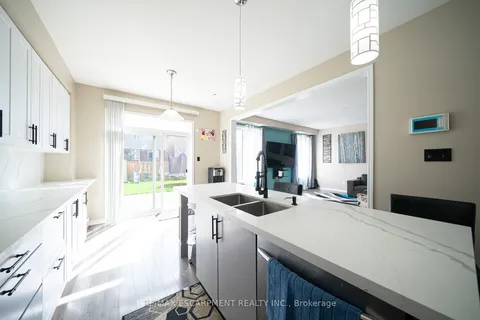 102 Gillespie Dr, Brantford, ON N3T 0K1