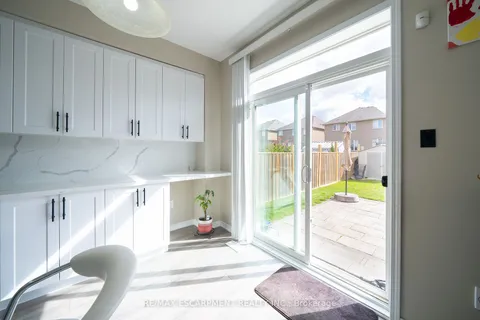 102 Gillespie Dr, Brantford, ON N3T 0K1