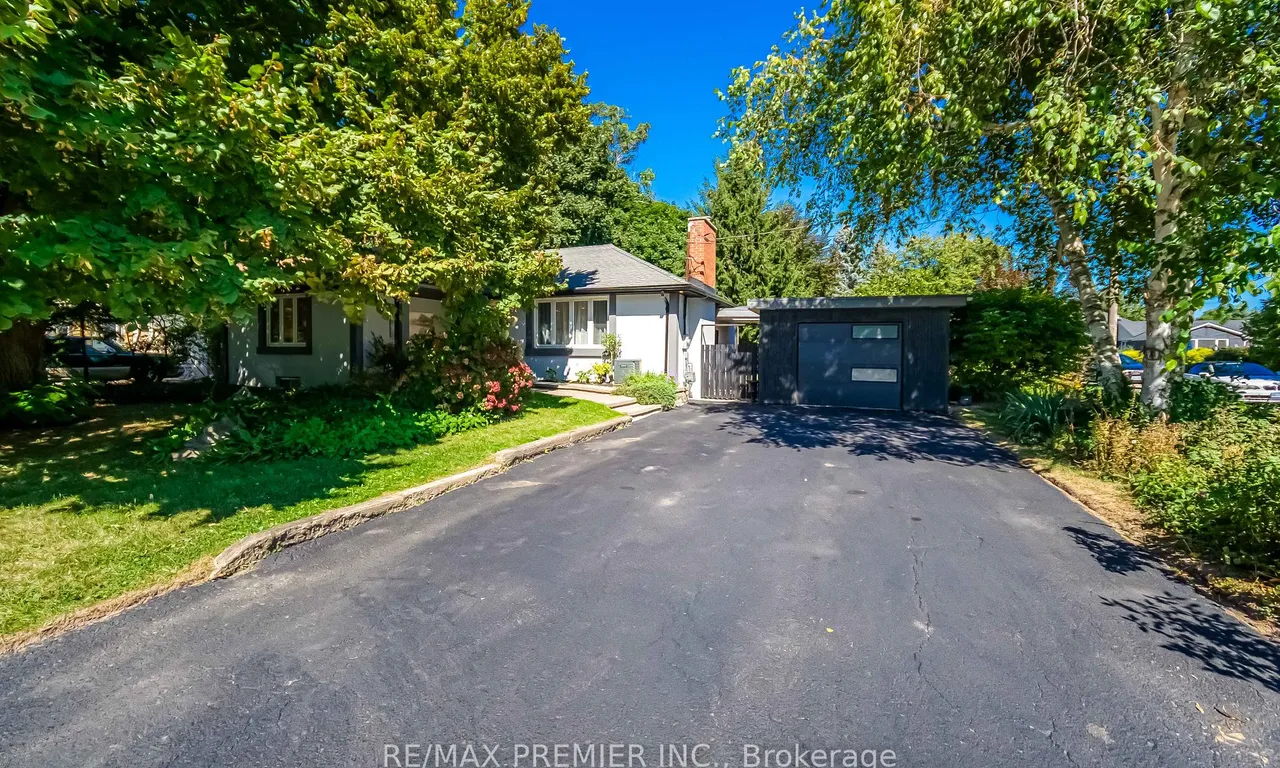 85 Enmore Ave, Hamilton, ON L9G 2H4