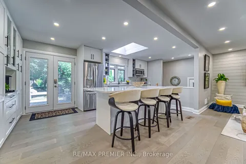 85 Enmore Ave, Hamilton, ON L9G 2H4