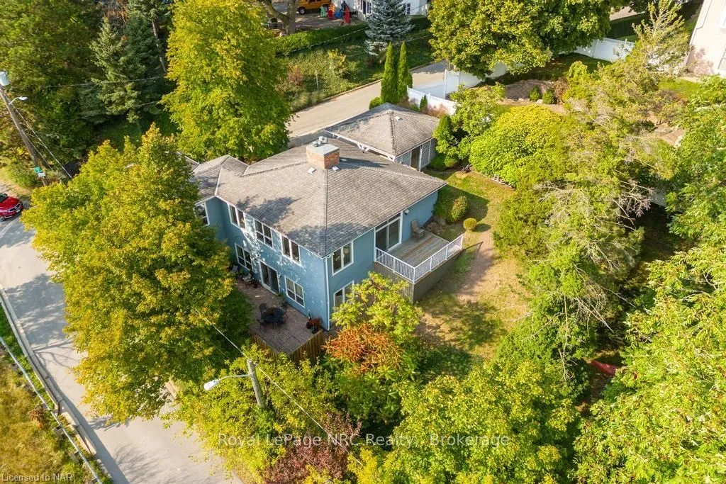 39 Salina St, St. Catharines, ON L2R 7N3