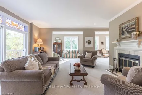 39 Salina St, St. Catharines, ON L2R 7N3