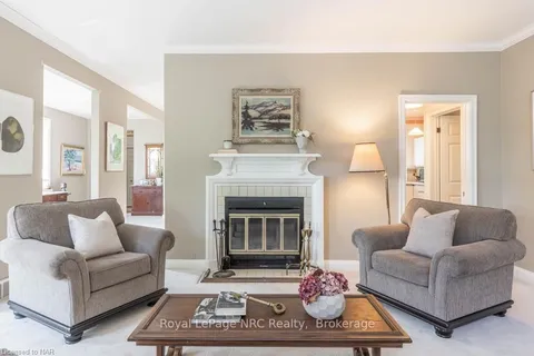 39 Salina St, St. Catharines, ON L2R 7N3