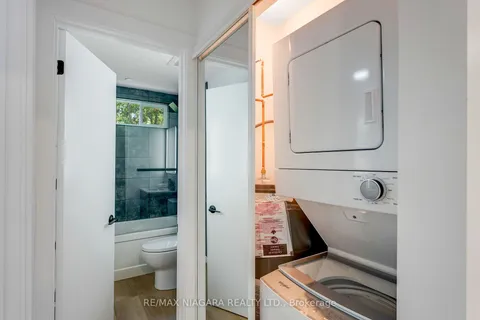 80 Ellen St, Fort Erie, ON L2A 4E1