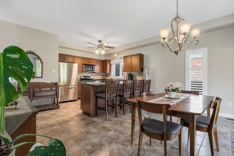 72 Windwood Dr, Hamilton, ON L0R 1C0