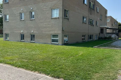 121 Walnut Ave, Sarnia, ON N7T 3V5