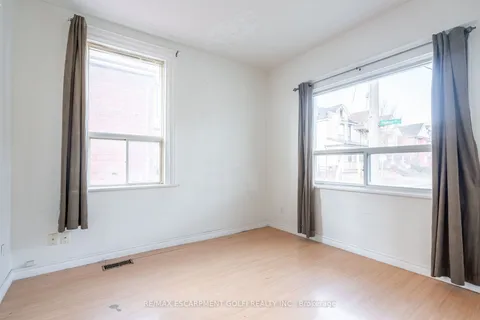 26 Huron St, Hamilton, ON L8L 2S2
