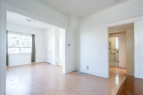 26 Huron St, Hamilton, ON L8L 2S2
