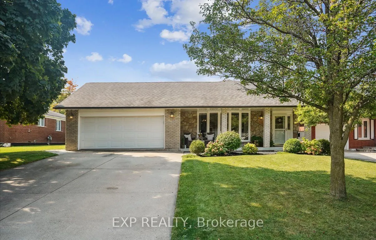 70 Country Club Dr, Hamilton, ON L8K 5W2