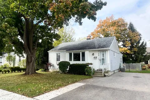 20 Parkside Dr, St. Thomas, ON N5R 3T9